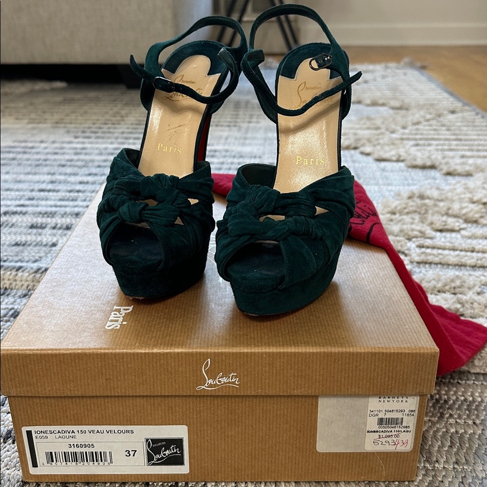 Christian Louboutin lonescadiva 150 veau velours 150mm 
Teal Suede Heels